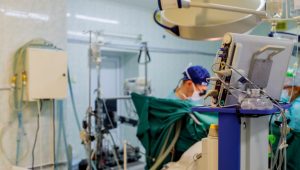 surgery doctor surgery interventions with surgery tools surgeon operation open heart 73110 834